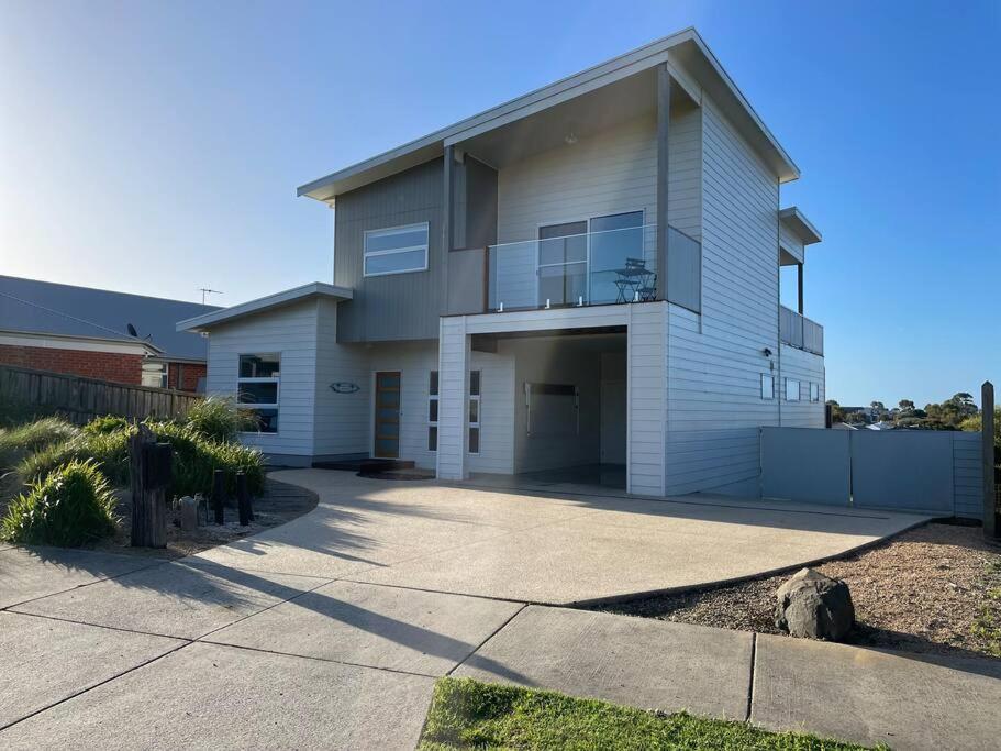 Luxurious, Spacious Beach House Villa Cowes Exterior photo